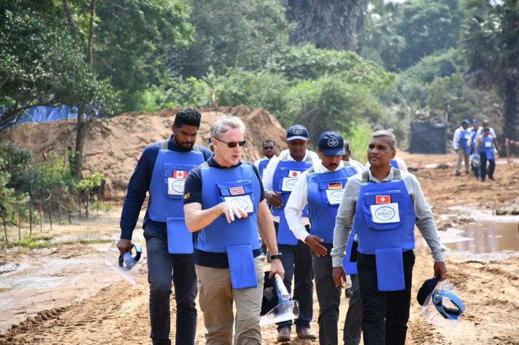 Hon. Minister of Housing, Construction and Water Supply and senior officials visiting the Muhamalai minefield in Kilinochchi District